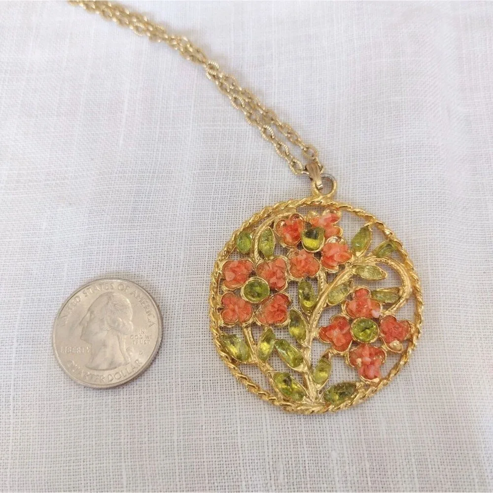 Vintage Crushed Coral & Green Stone Pendant Floral Flowers Gold Tone Necklace